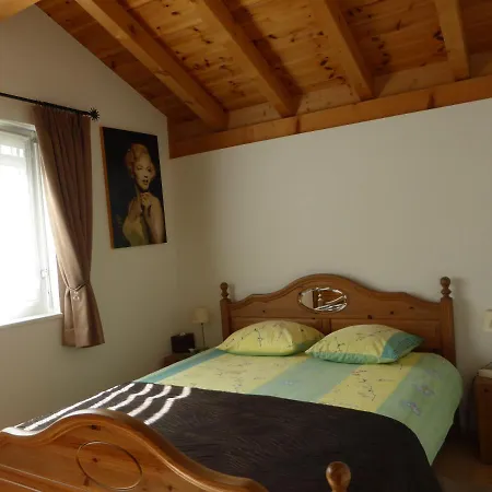 Oda ve Kahvaltı Les Acacias 3*