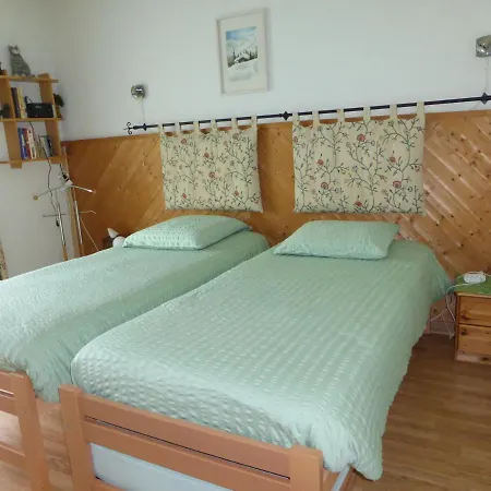 Les Acacias Bed & Breakfast 3*