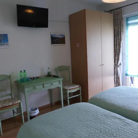 Oda ve Kahvaltı Les Acacias 3*