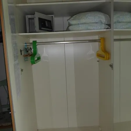 Les Acacias Oda ve Kahvaltı 3*